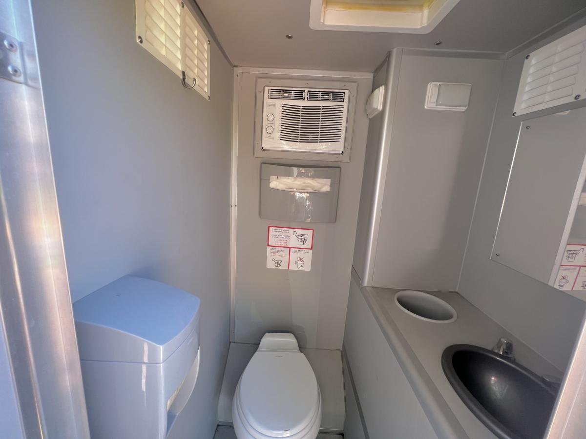 VIP Single Stall Restroom On Trailer - Image 6