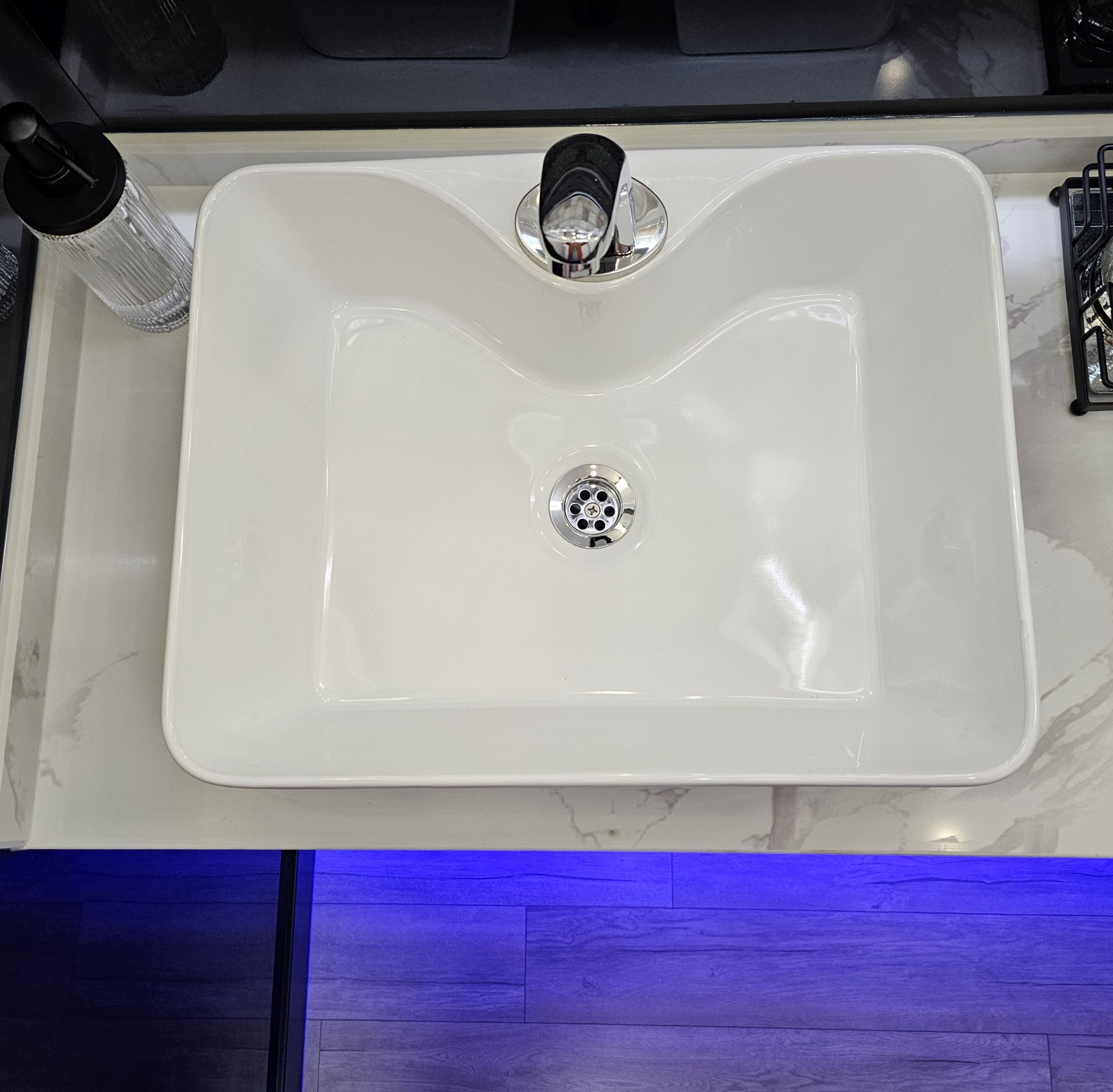 Ultra Luxury 2 Stall Restroom Trailer - Image 2